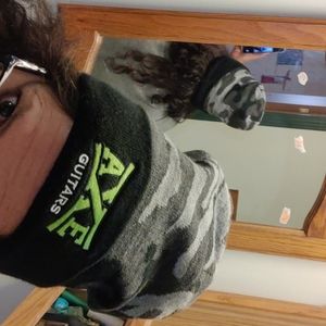AXE GUITARS CAMO BEANIE, two pair magic gloves, slouchy beanie
